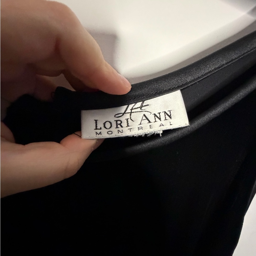 🖤 Vintage Lori Ann Montreal Black Velvet Maxi Dress – Sleek 90s Evening Gown - Picture 2 of 2